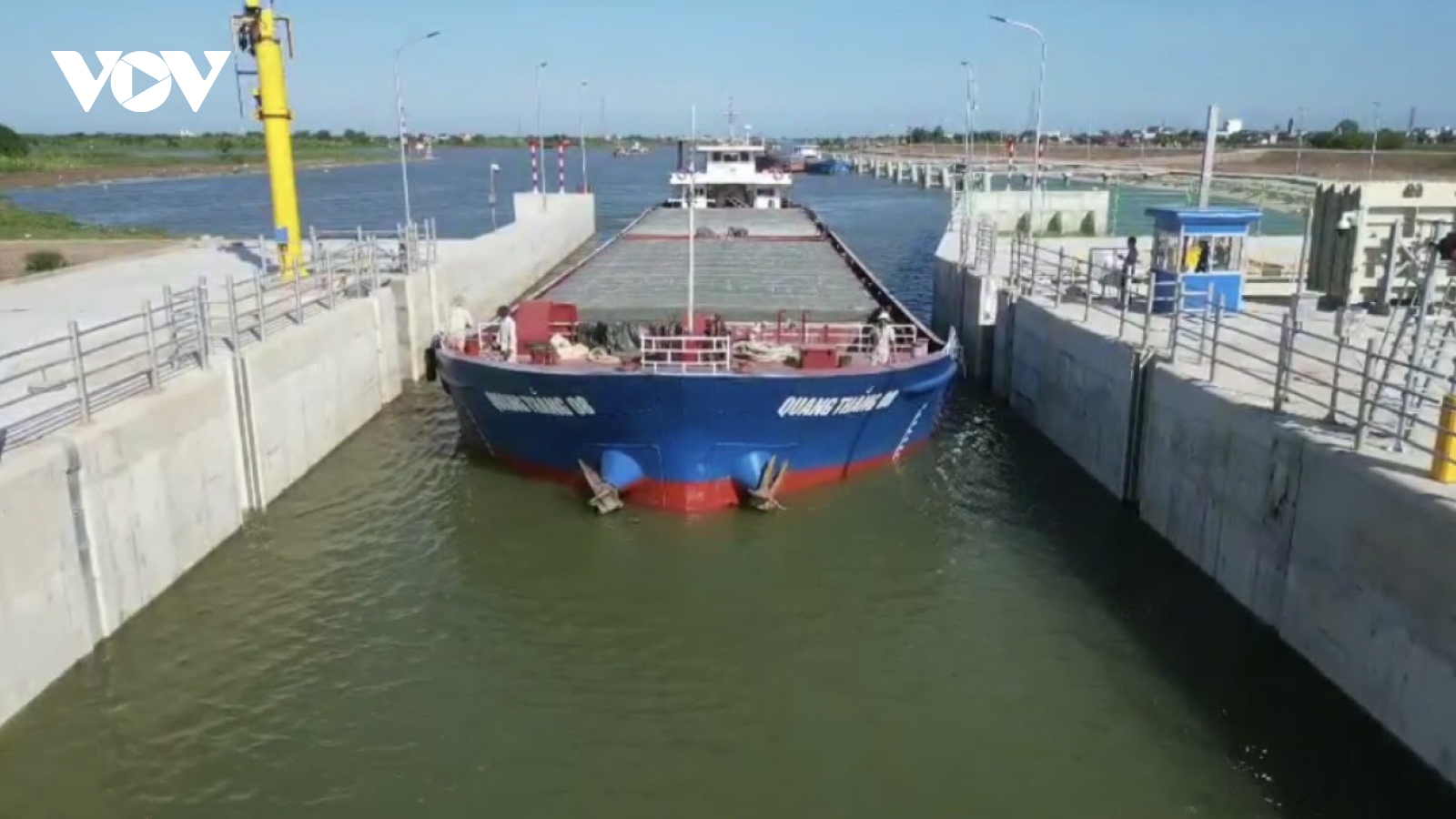 Tàu thuyền tấp nập qua "kênh đào Panama” của Việt Nam mới khánh thành