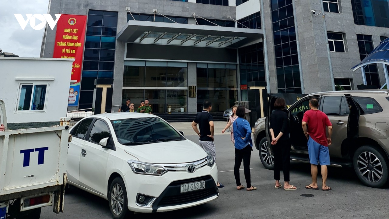 Nghi vấn lãnh đạo một trung tâm đăng kiểm xe cơ giới ở Quảng Ninh nhảy lầu