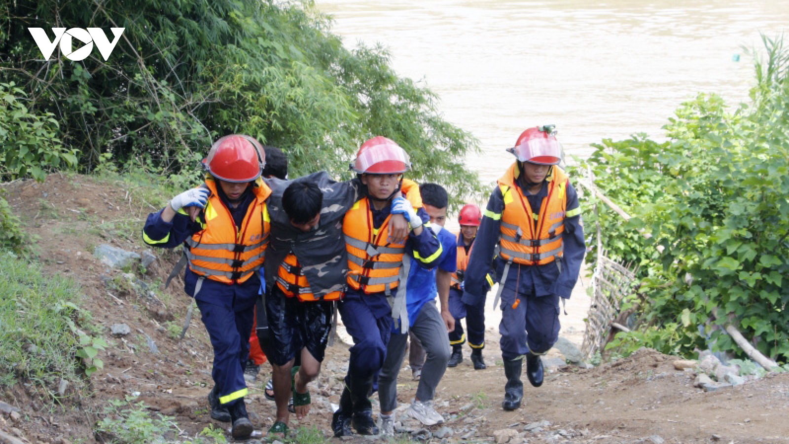 Diễn tập ứng phó bão, lũ và tìm kiếm cứu nạn trên sông Đà