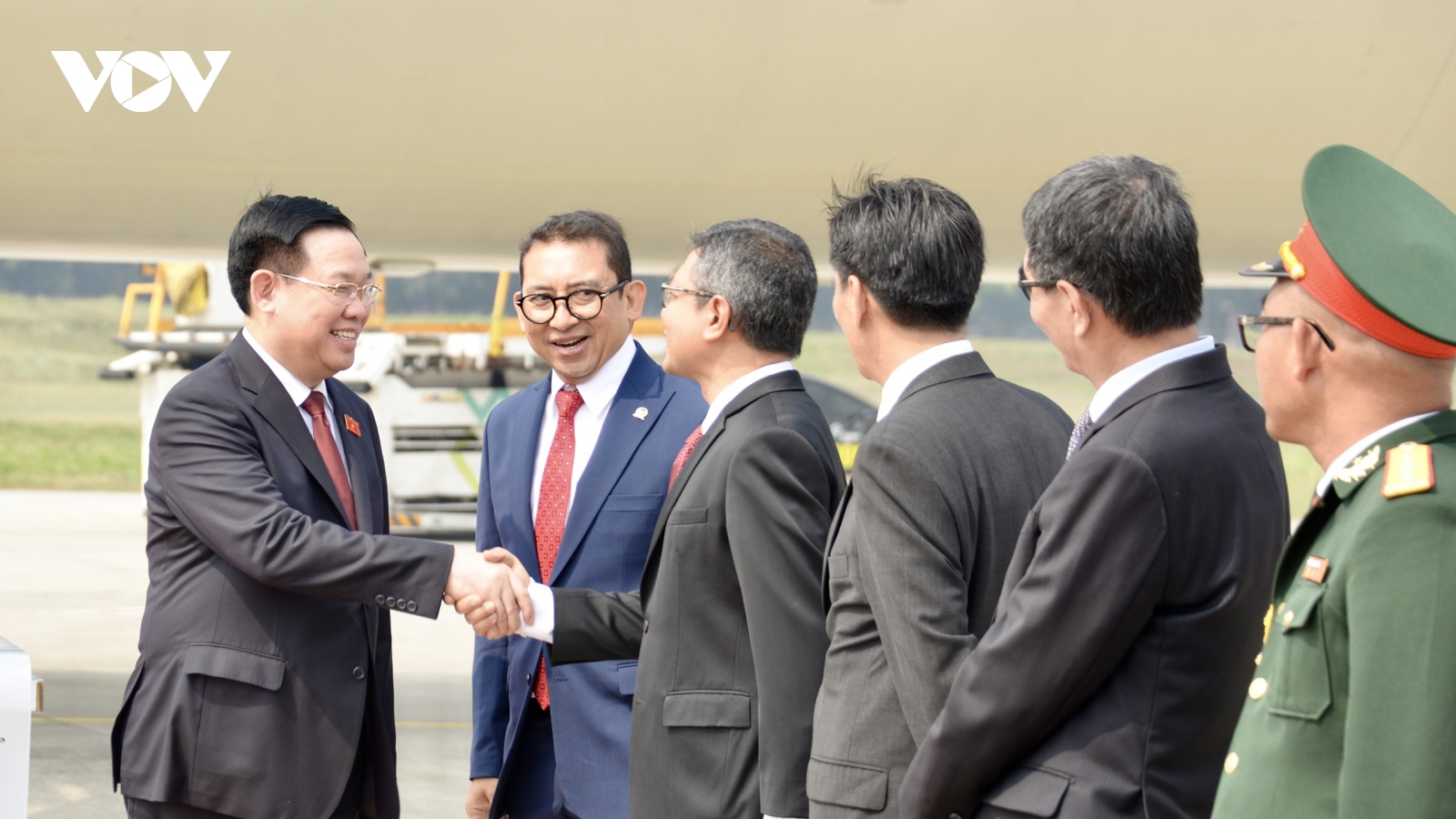 Chủ tịch Quốc hội đến Jakarta, bắt đầu thăm chính thức Indonesia