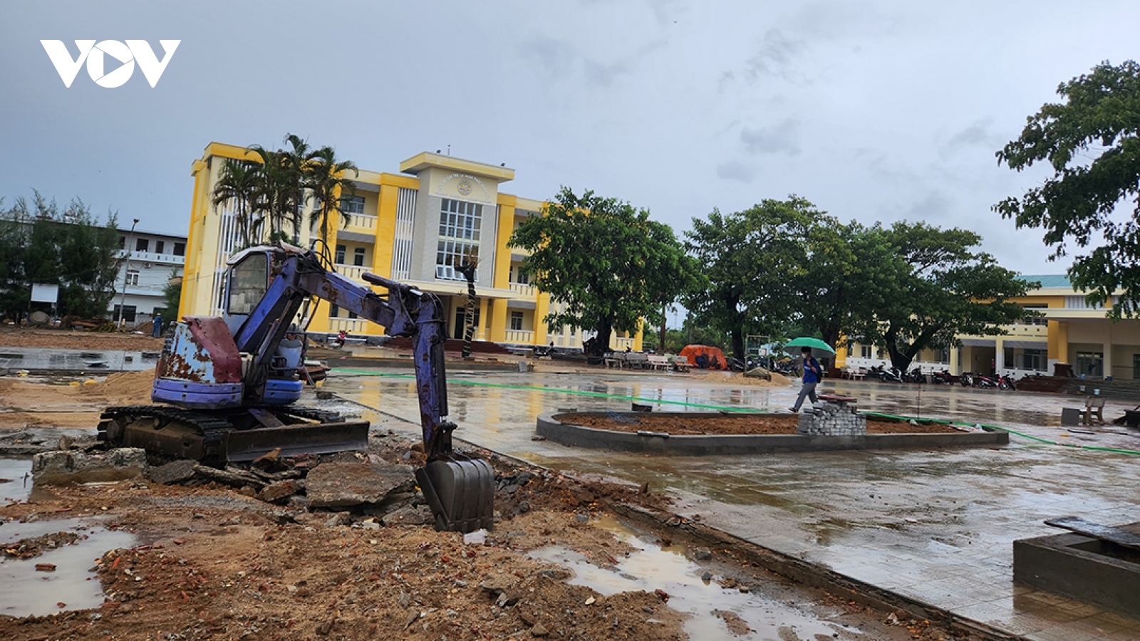 Khẩn trương sửa chữa trường lớp chuẩn bị năm học mới ở Quảng Ngãi