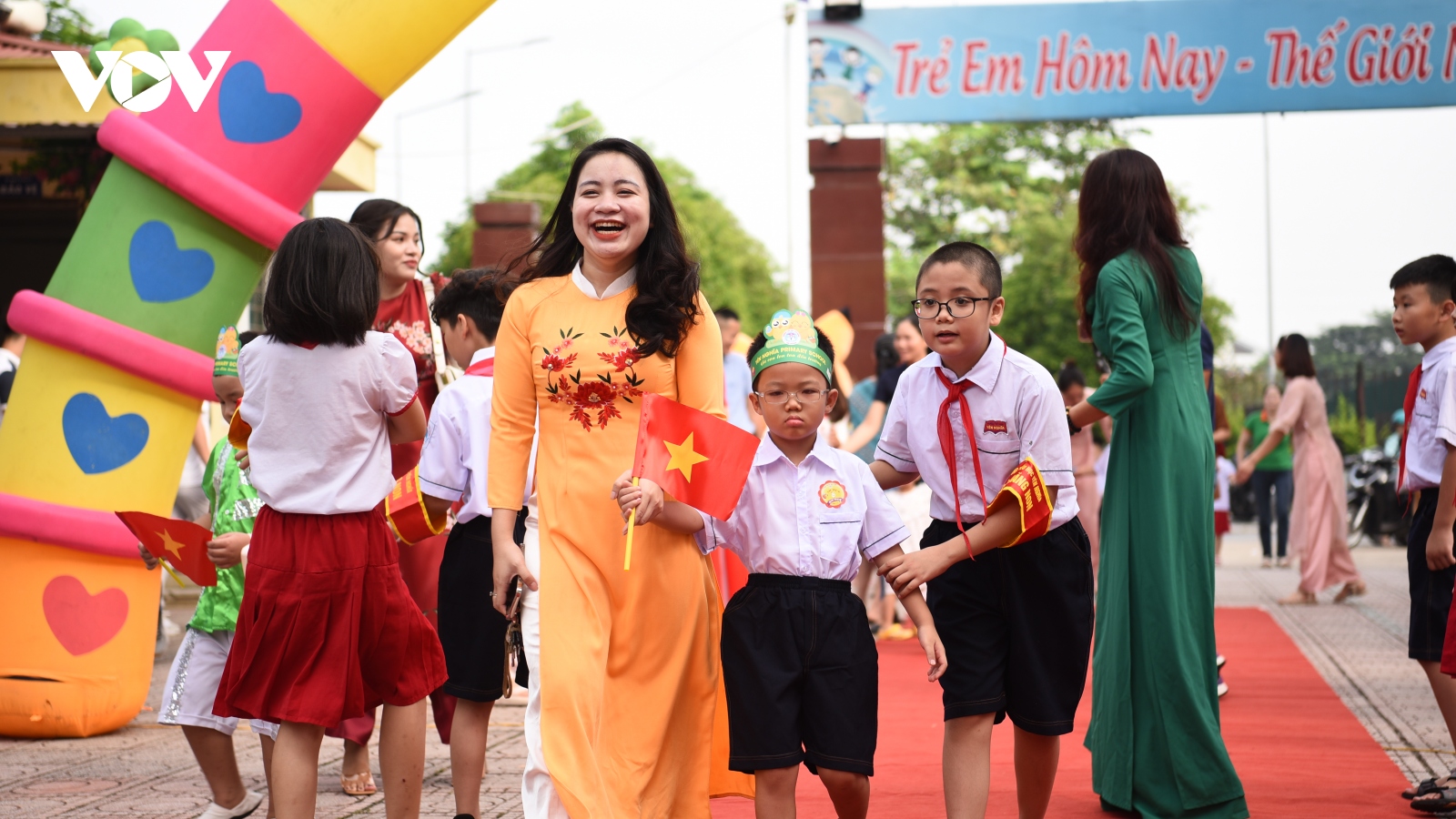 Trường tiểu học đầu tiên ở Hà Nội rộn ràng đón học sinh lớp 1 vào năm học mới