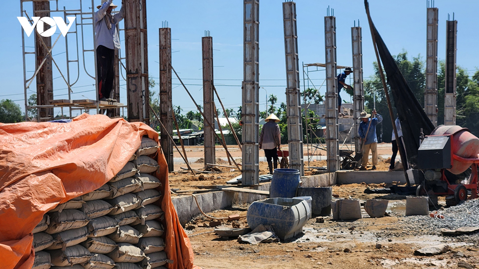 Khẩn trương xây nhà mới tại khu tái định cư cao tốc Bắc-Nam (Quảng Ngãi)