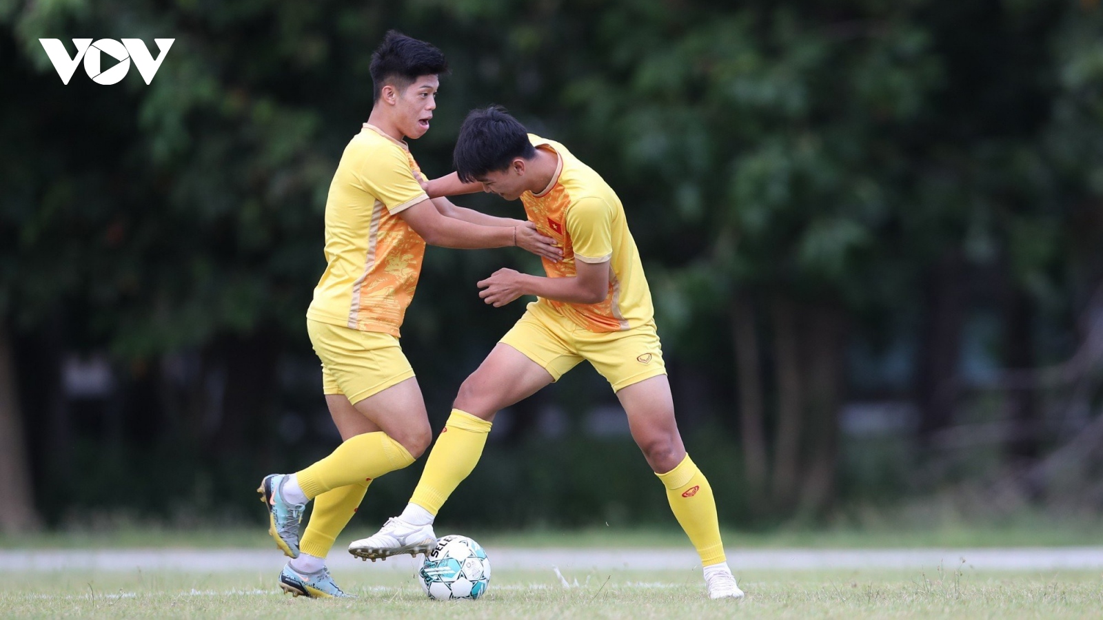 U23 Việt Nam tập chống "bài tủ" của U23 Indonesia trước chung kết U23 Đông Nam Á