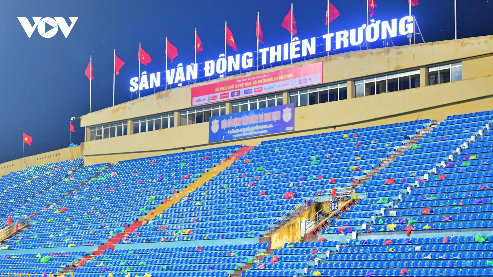 Hình ảnh đáng buồn ở sân Thiên Trường sau trận ĐT Việt Nam 2-0 ĐT Palestine