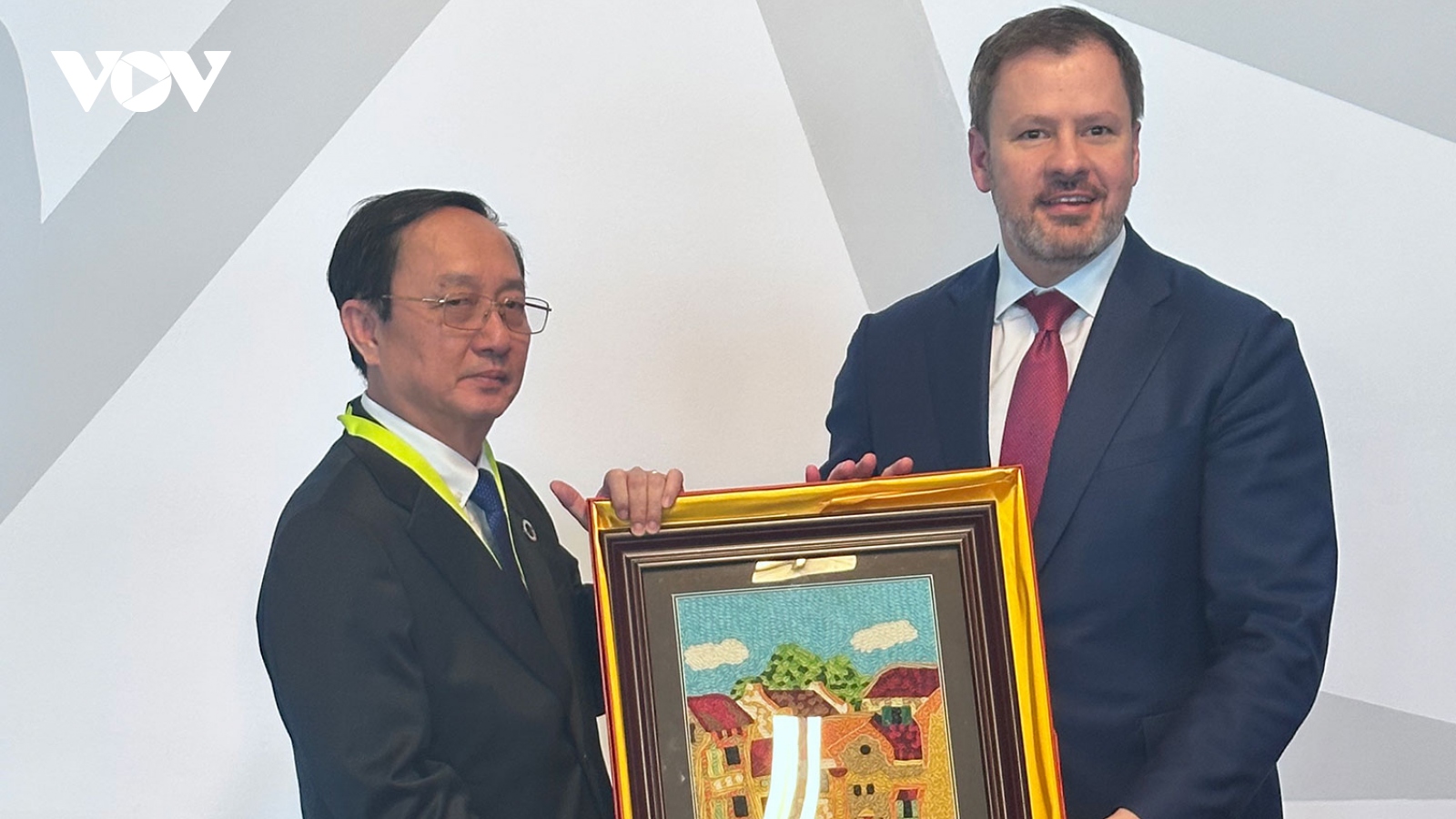 Bộ trưởng Huỳnh Thành Đạt gặp Bộ trưởng Công nghiệp, KH&TN Australia