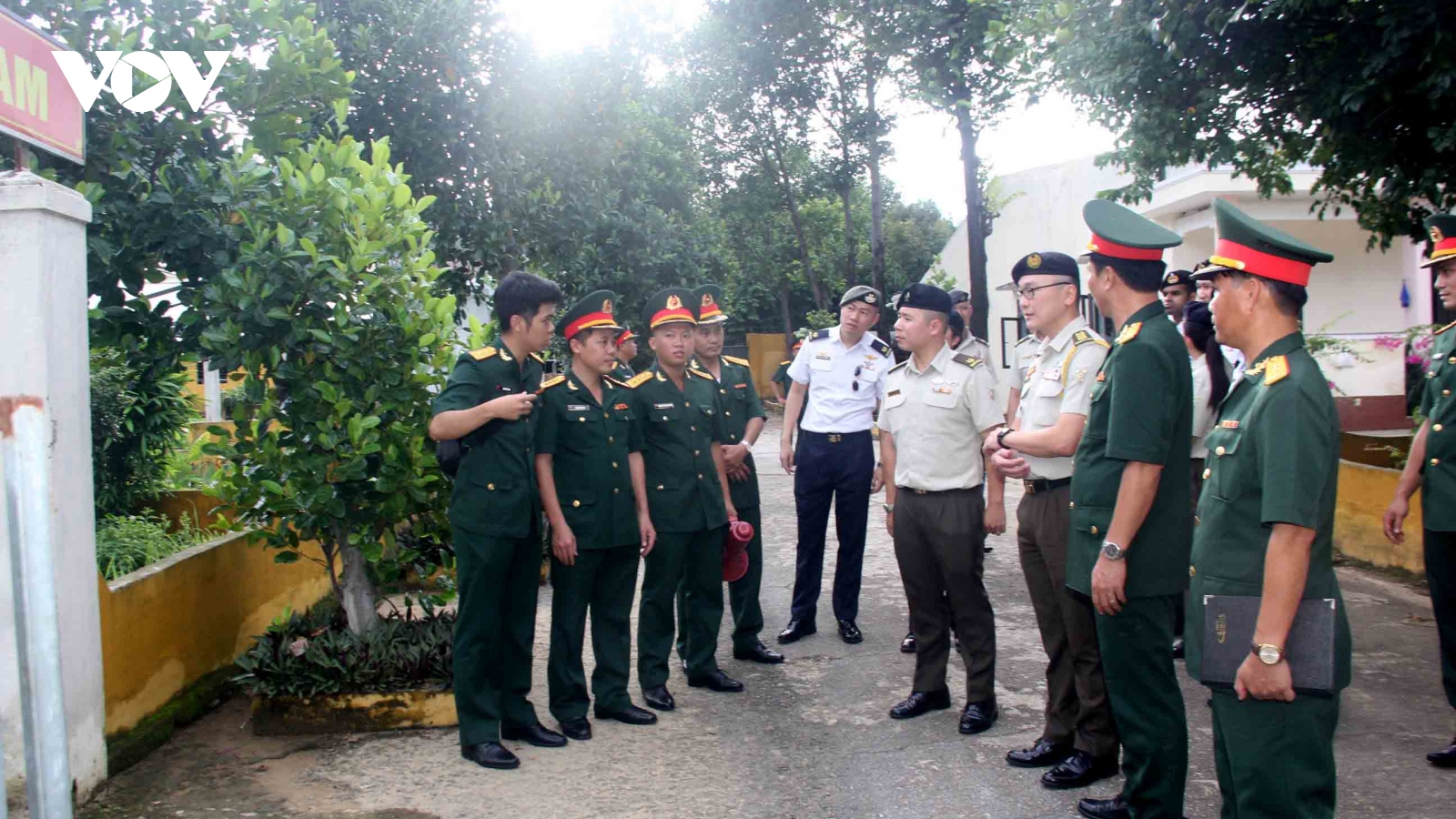 Giao lưu sĩ quan trẻ Quân đội Singapore và Tiểu đoàn Tăng Thiết giáp 699
