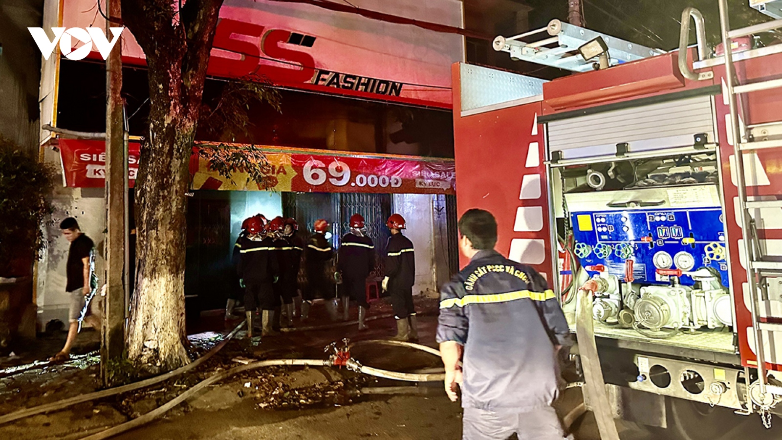 Cháy cửa hàng kinh doanh quần áo ở Quảng Ngãi