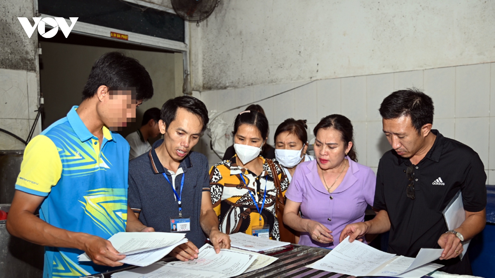 Kiểm tra cơ sở sản xuất bún ở Điện Biên sau vụ 15 người ngộ độc nhập viện