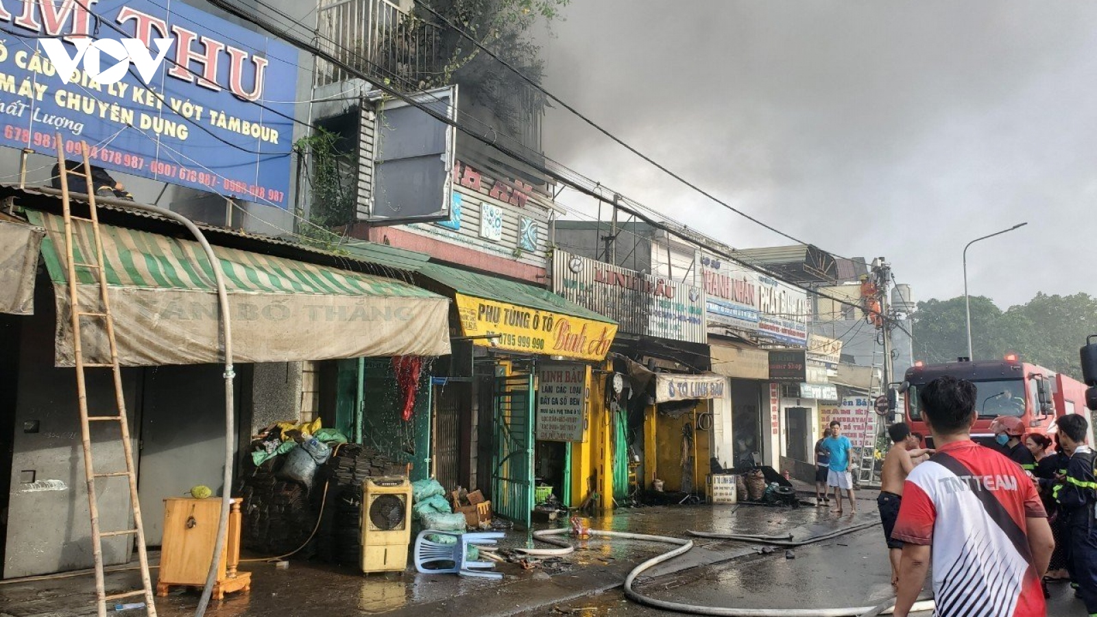Cháy dữ dội một cửa hàng phụ tùng ô tô tại TP. Biên Hòa