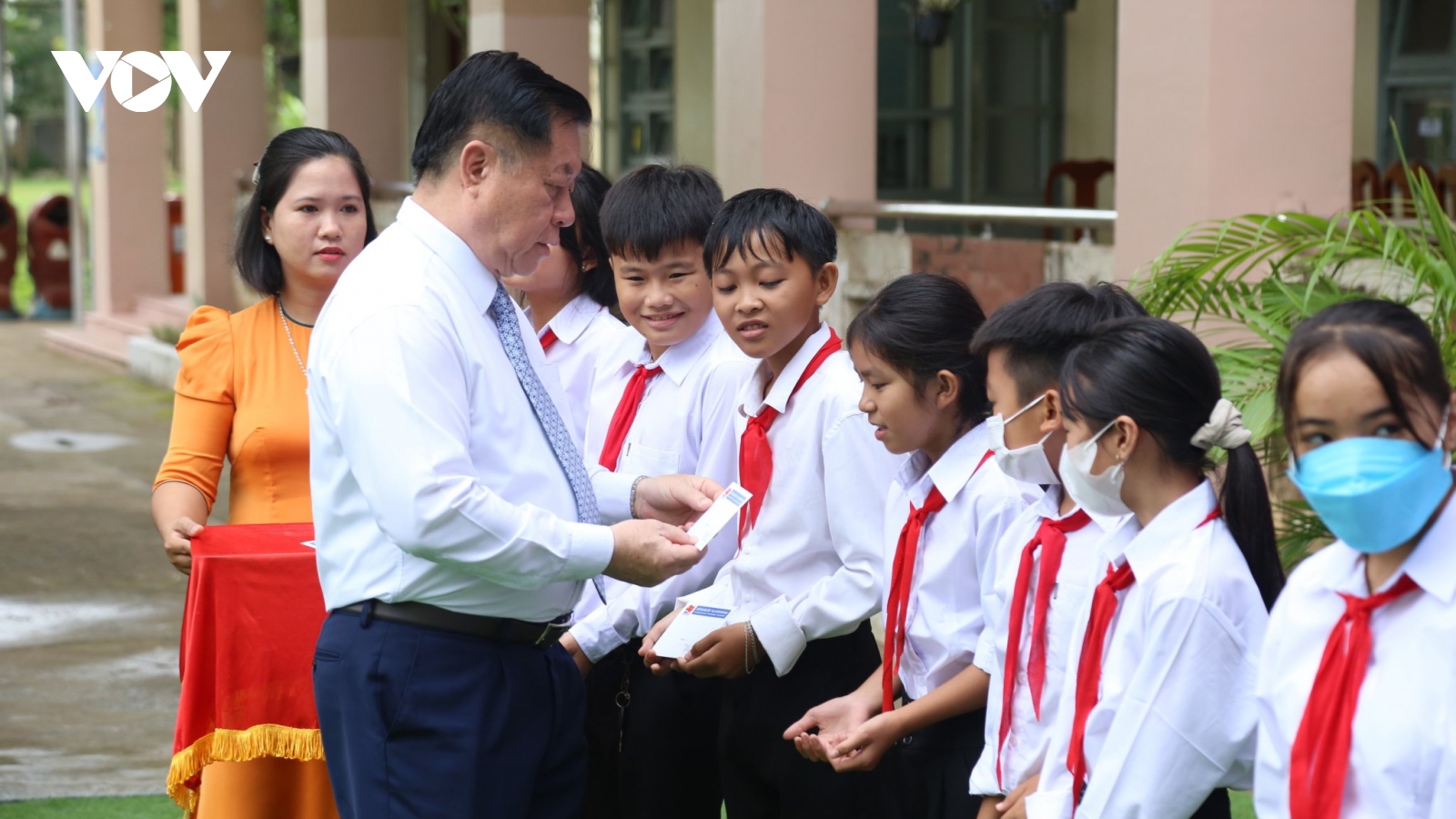 Trưởng Ban Tuyên giáo Trung ương dự khai giảng năm học mới ở Tiền Giang