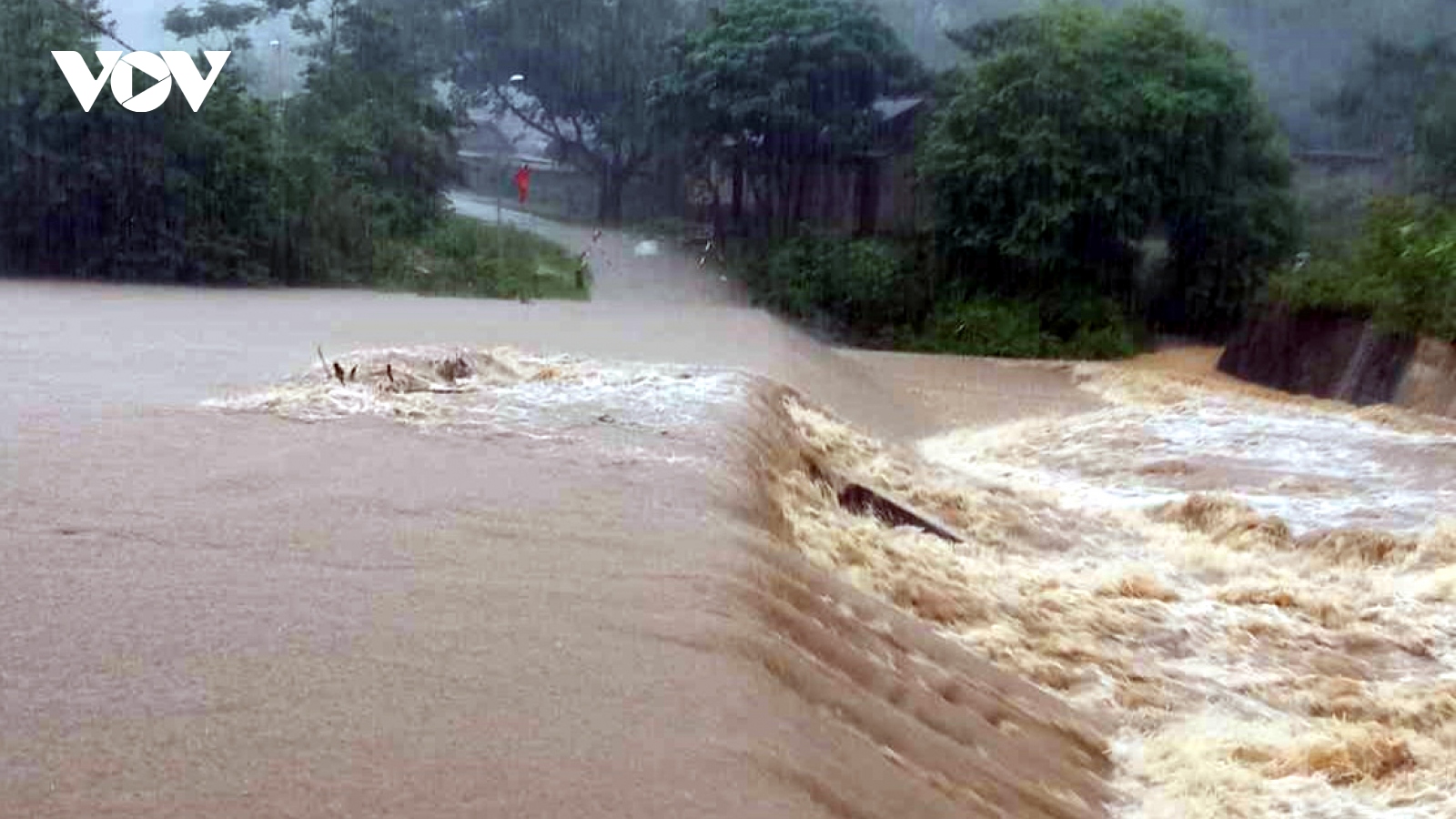 Mưa lớn tại Quảng Bình gây ngập cục bộ, chia cắt một số khu vực