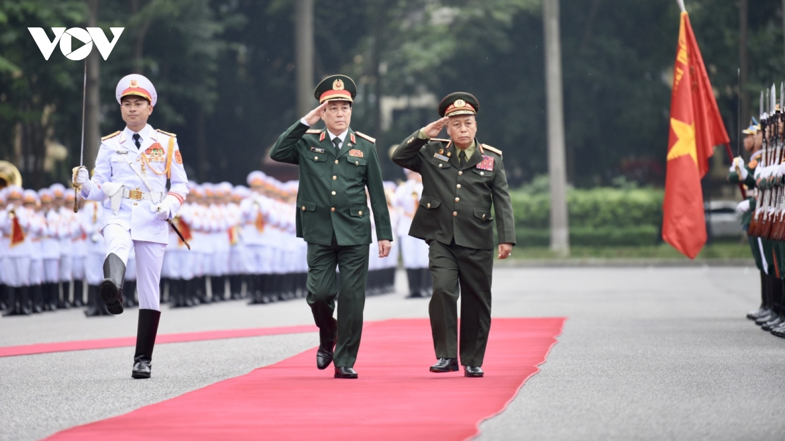 Senior Lao defense officer visits Vietnam