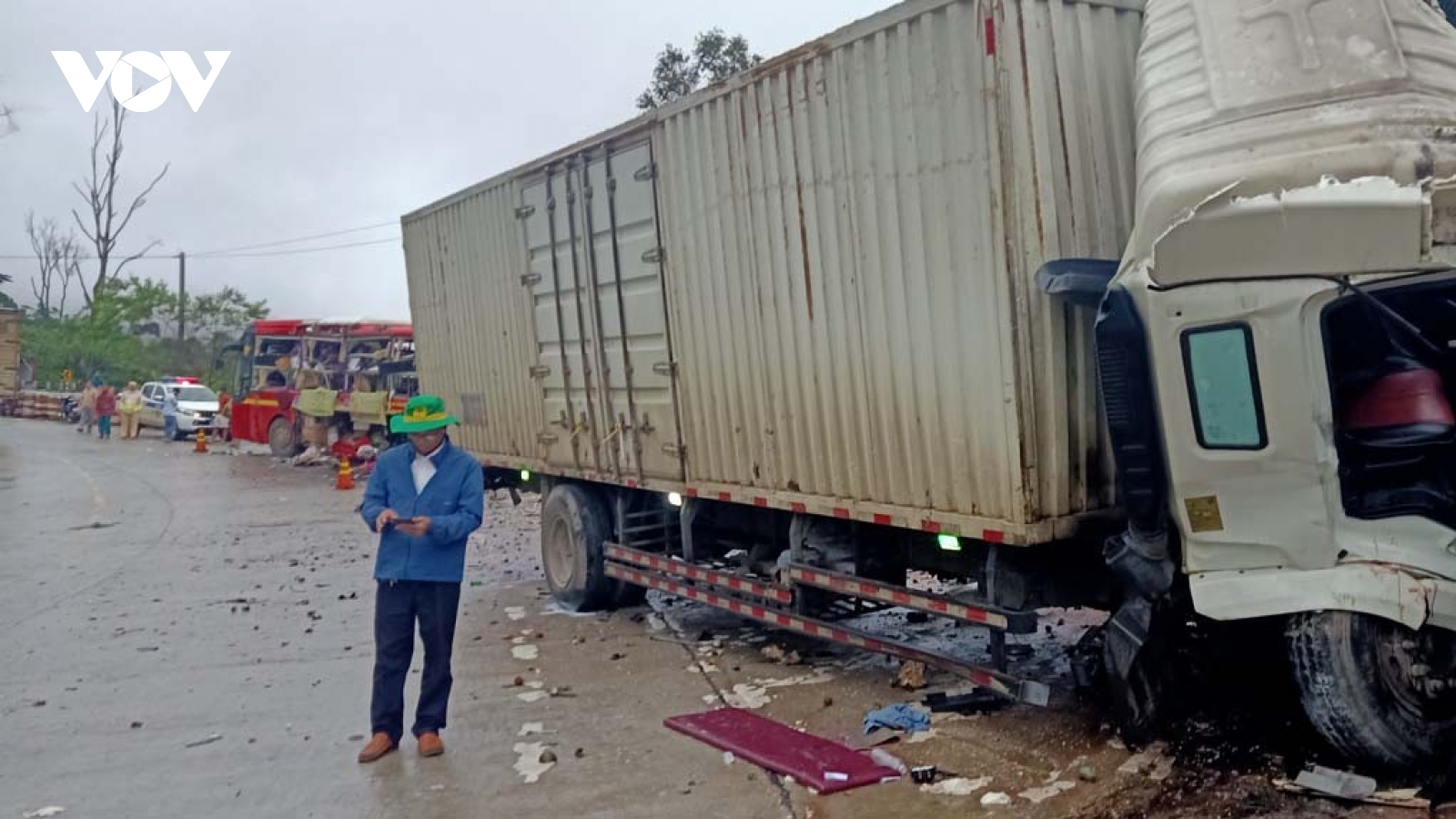 Tai nạn giữa xe khách và xe tải trên đèo Lò Xo khiến 1 người tử vong