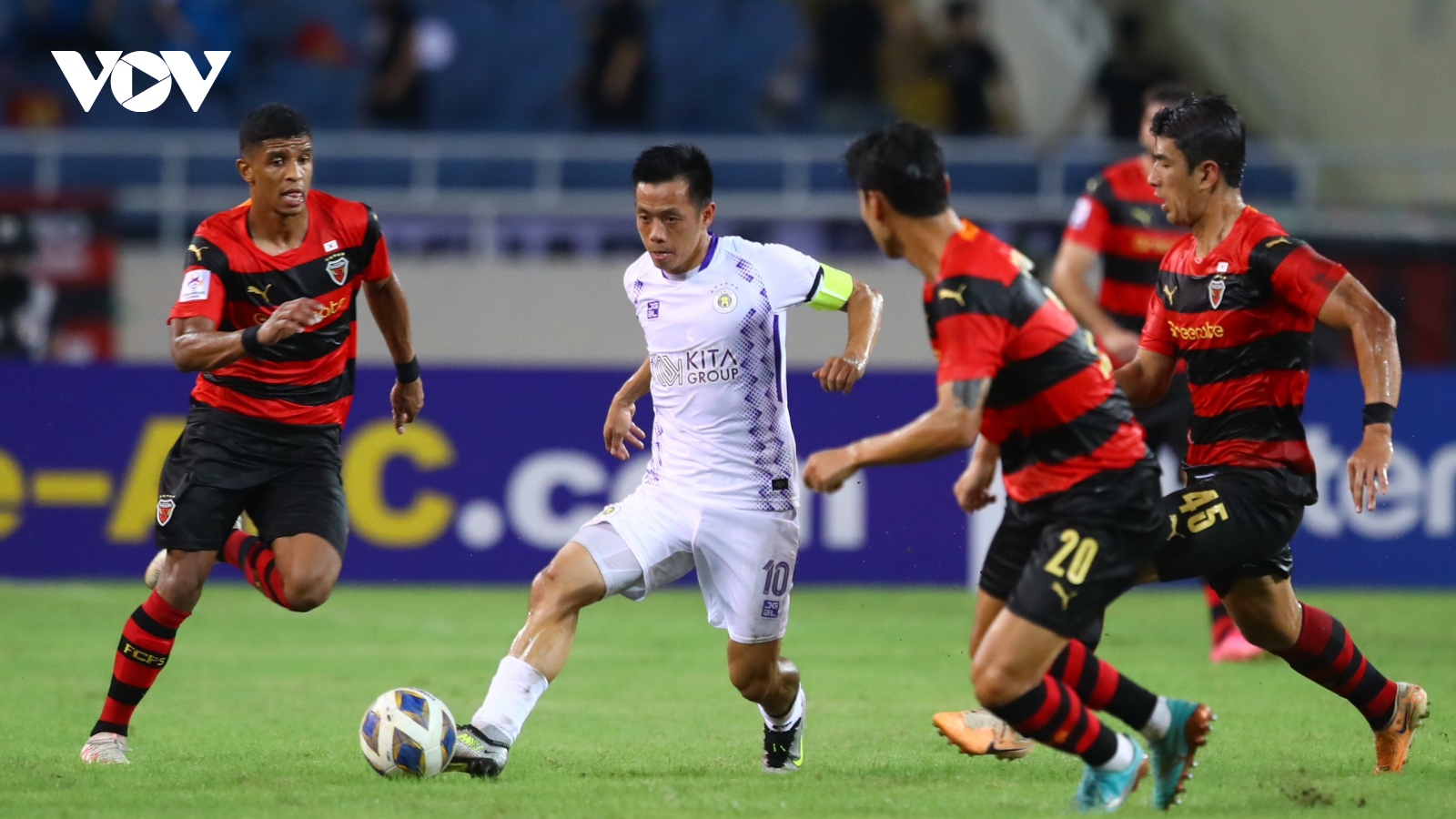 Văn Quyết: “Việt Nam có những cầu thủ thừa sức đá ở K-League hay J-League”