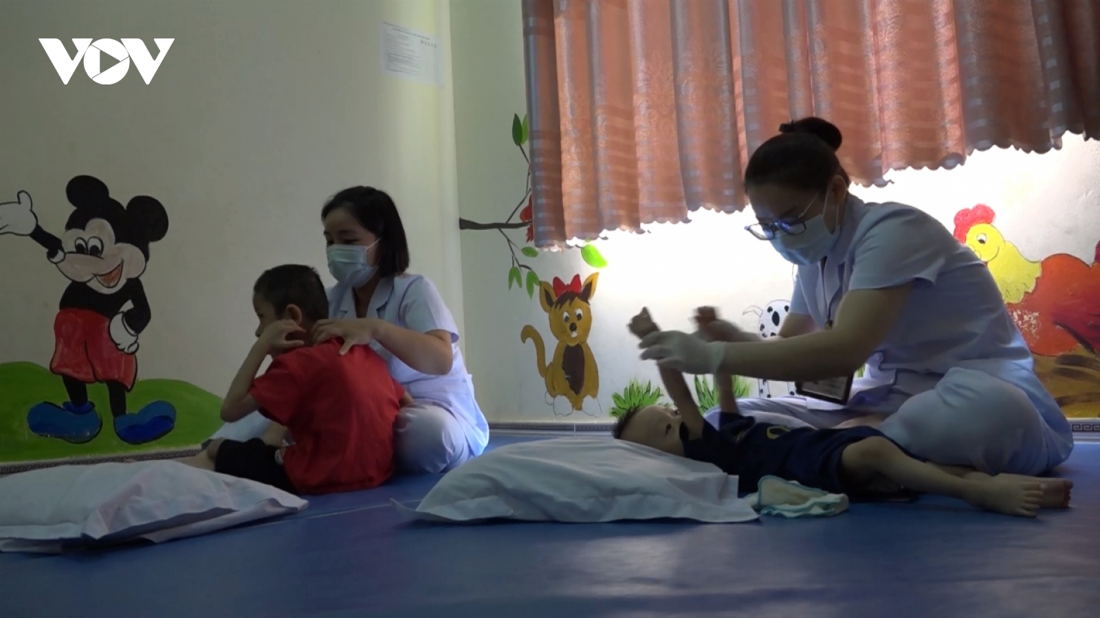 Gia đình có con bị bại não ở Lào Cai: Thiệt thòi khó nói hết bằng lời