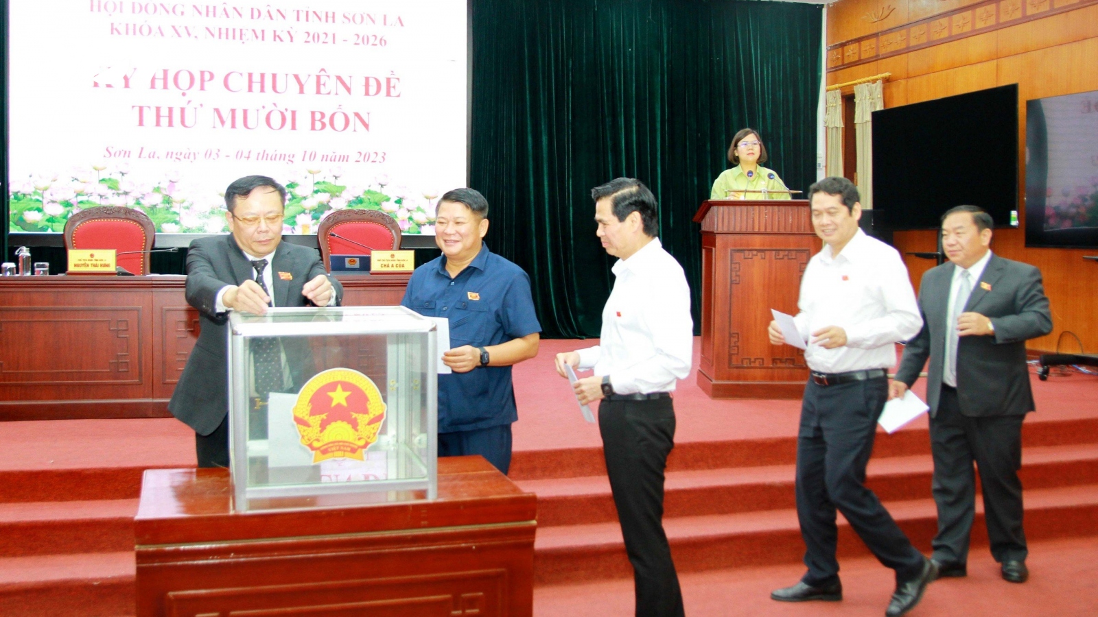 Sơn La lấy phiếu tín nhiệm với những người giữ chức vụ do HĐND tỉnh bầu