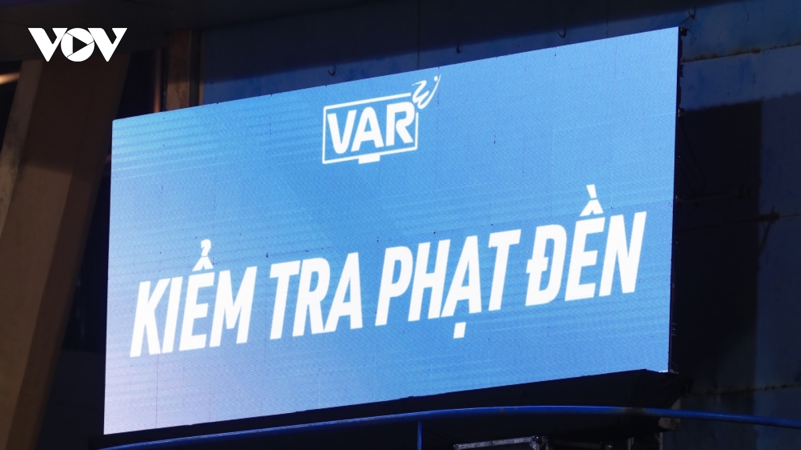 VAR ở V-League bị chỉ trích, Trưởng Ban trọng tài VFF lên tiếng