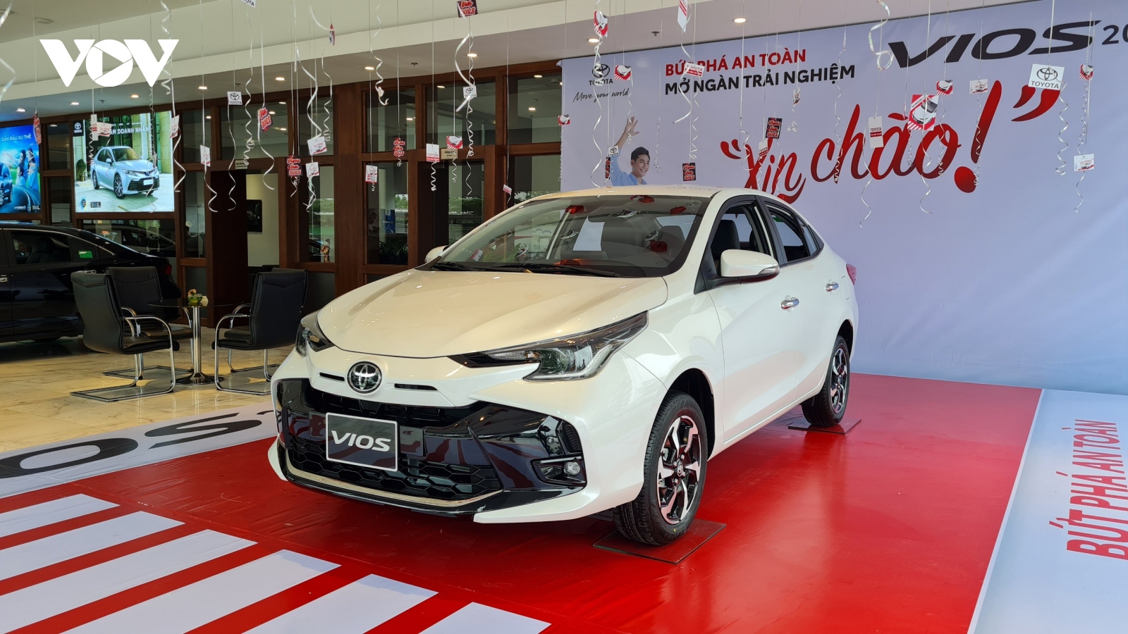 Nhiều mẫu xe Toyota nhận ưu đãi kép, giảm tiền mặt cộng ưu đãi 50% phí trước bạ