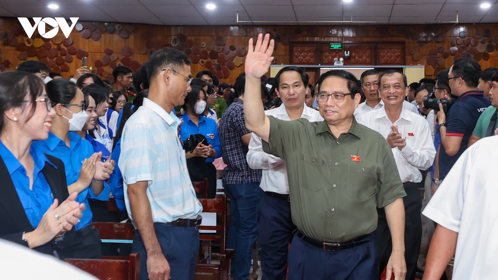 Thủ tướng Phạm Minh Chính tiếp xúc cử tri trẻ tuổi thành phố Cần Thơ