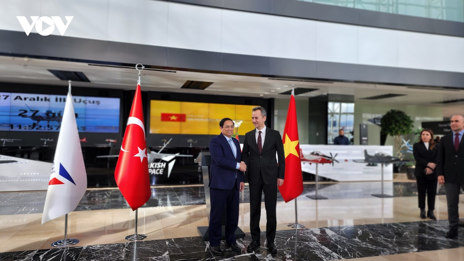 Thủ tướng thăm và làm việc với Tập đoàn Hàng không Vũ trụ Thổ Nhĩ Kỳ