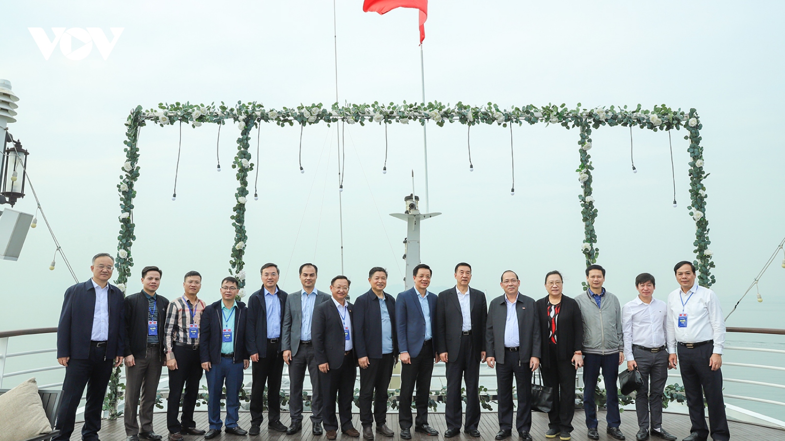 Đoàn đại biểu cấp cao Chính hiệp Trung Quốc thăm vịnh Hạ Long