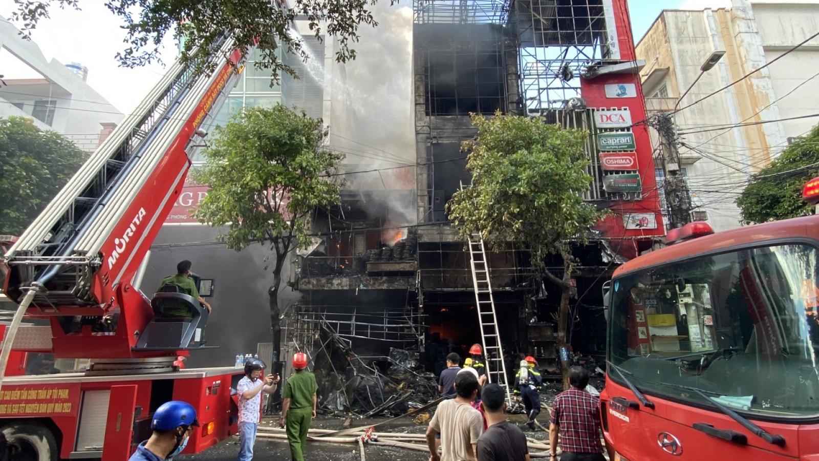 Cháy cửa hàng bán nông cơ, thiệt hại hàng trăm triệu đồng ở Đắk Lắk