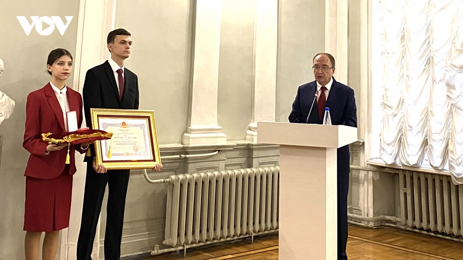 Trao Huân chương Hữu nghị cho Viện Hồ Chí Minh - Đại học Tổng hợp St. Petersburg
