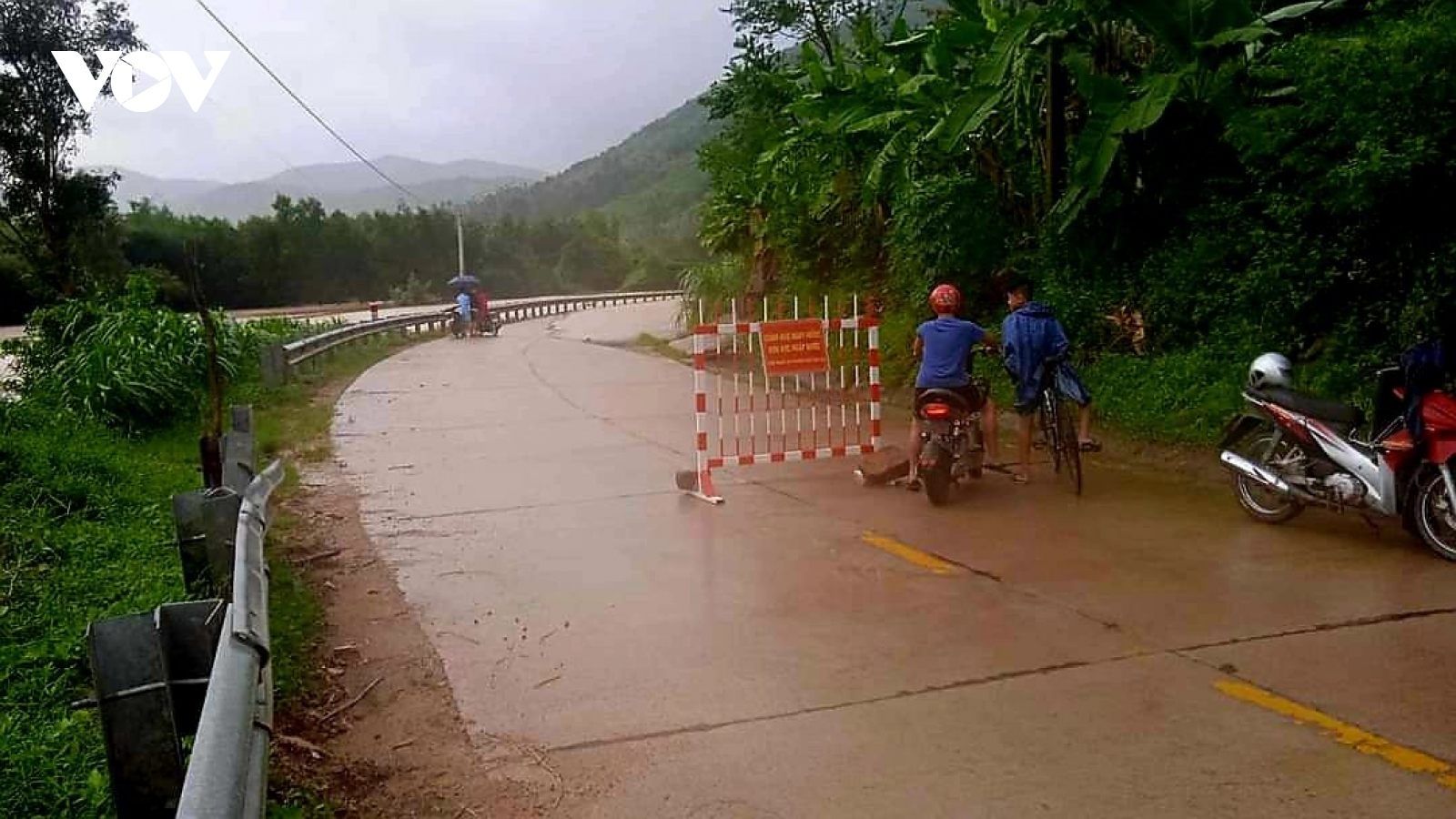Phú Yên: 1 người mất tích, hàng trăm nhà ngập nước, một số nơi bị chia cắt