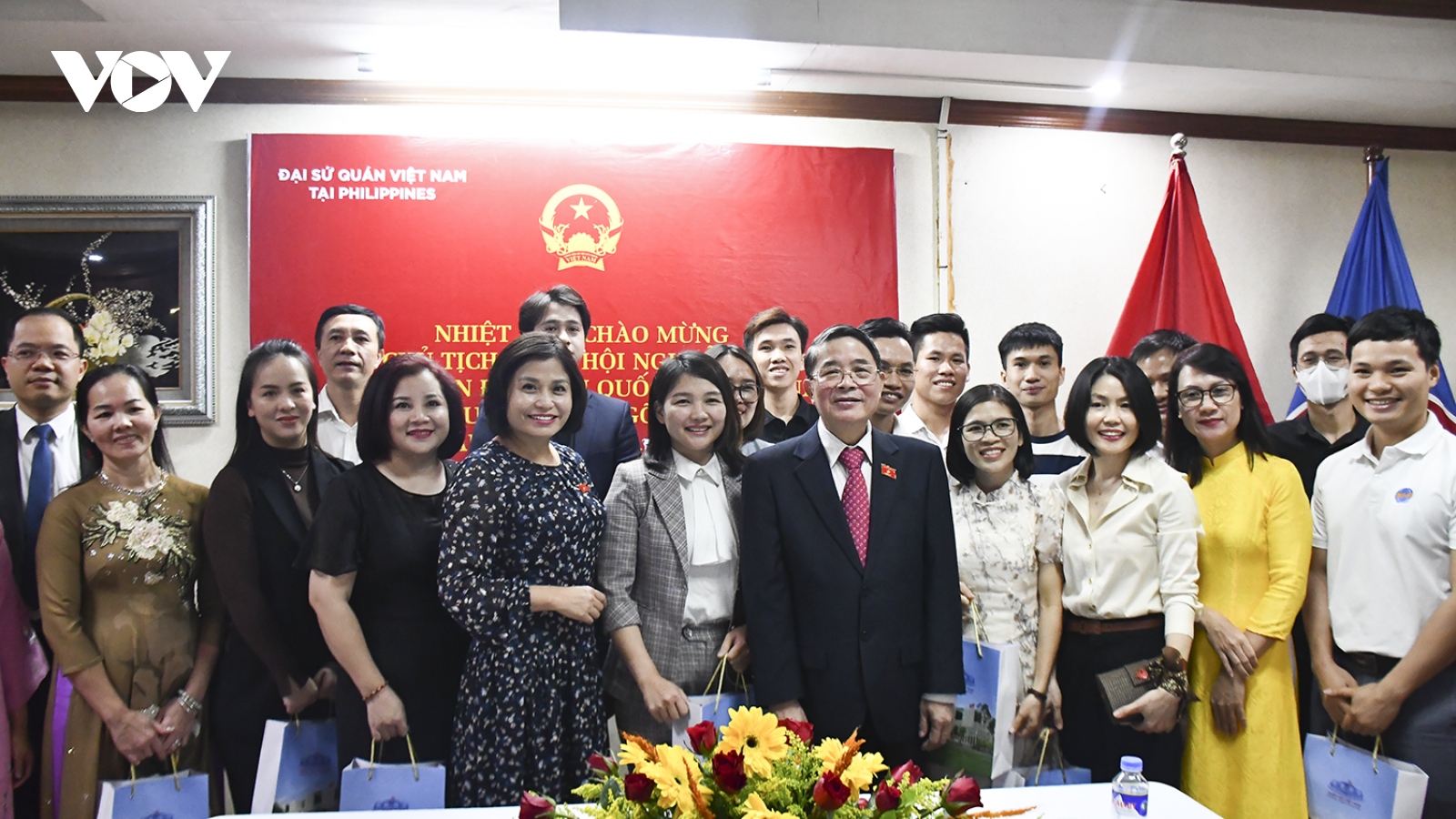 Phó Chủ tịch Quốc hội gặp Đại sứ quán và cộng đồng người Việt tại Philippines