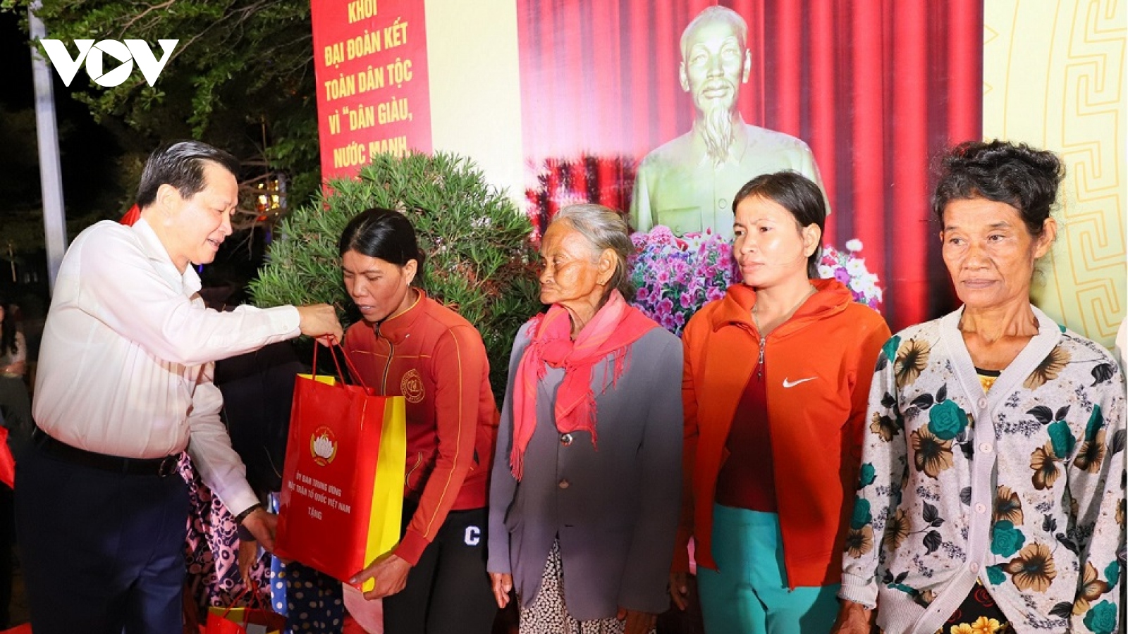 Phó Thủ tướng Lê Minh Khái dự Ngày hội đại đoàn kết ở Ninh Thuận