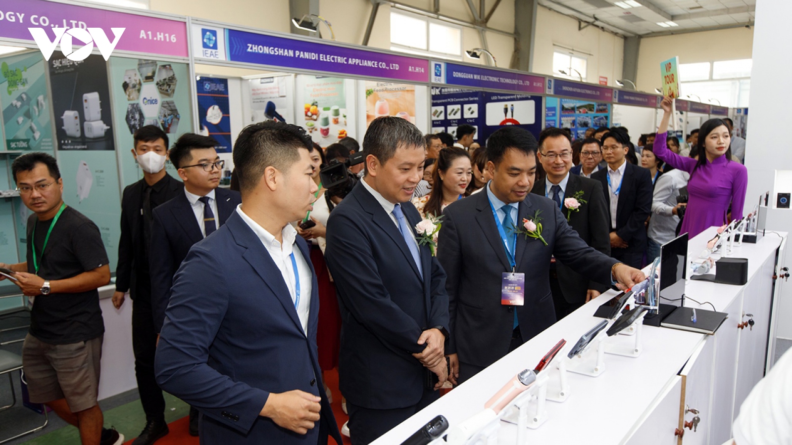Hơn 200 doanh nghiệp tham gia “bữa tiệc công nghệ” IEAE Hà Nội