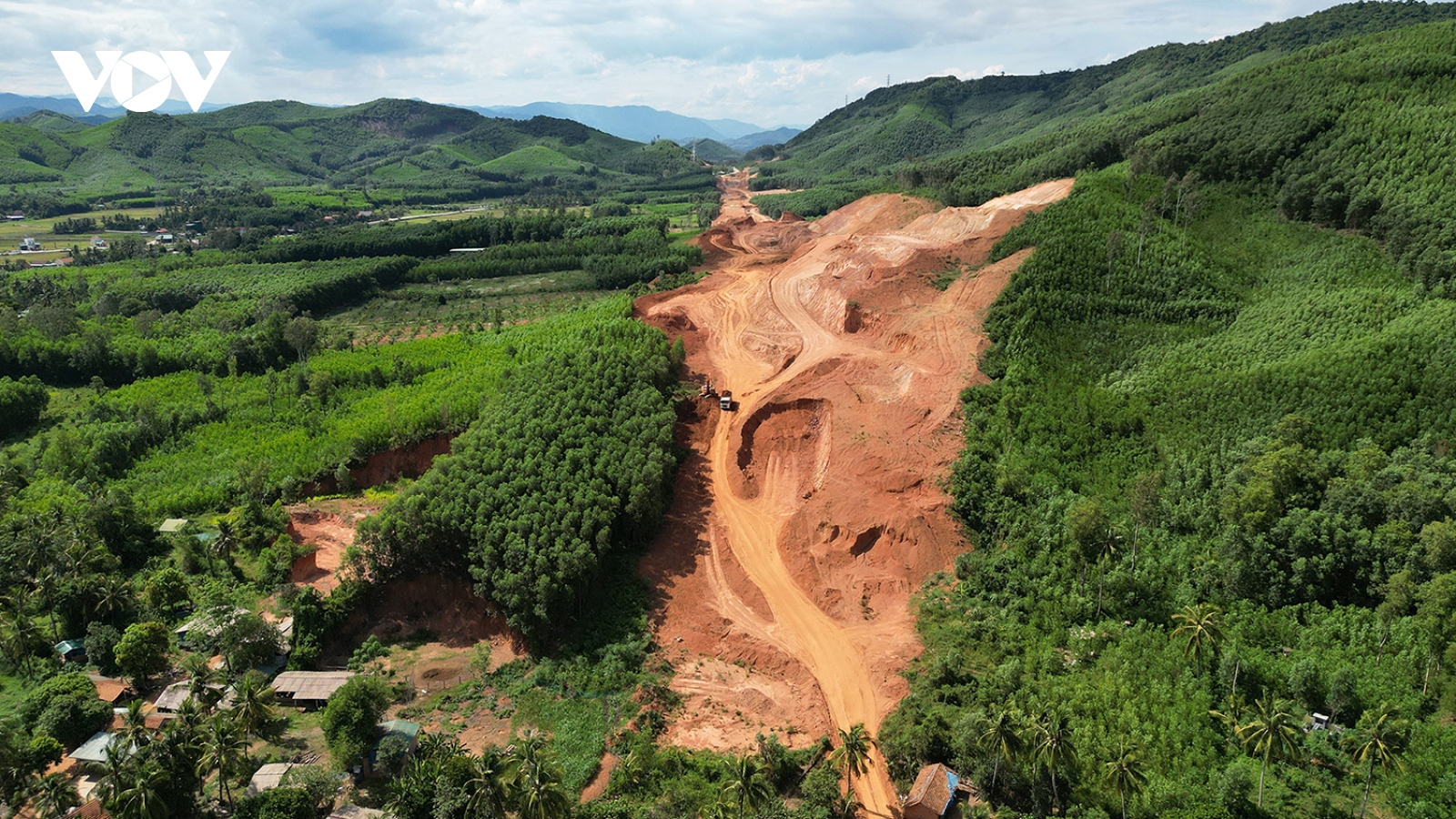 Đất đá vùi lấp khiến 2 công nhân tử vong ở Bình Định