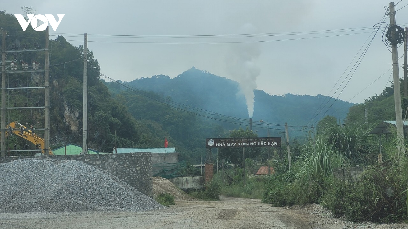 Bắc Kạn: Nhà máy gạch vẫn “nhả khói” bất chấp lệnh đình chỉ