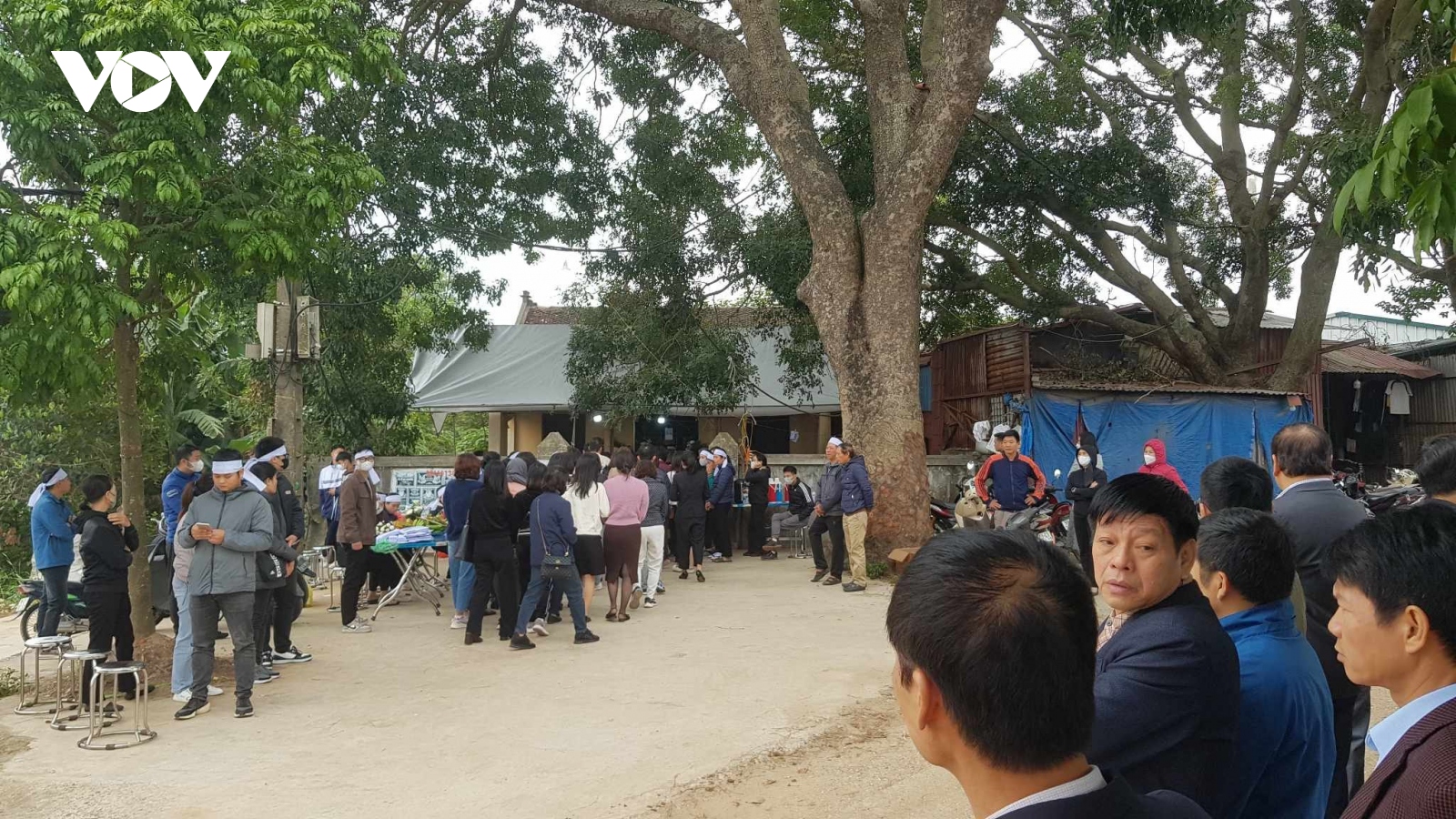 Hàng trăm người nghẹn ngào đến tiễn đưa nữ sinh bị sát hại ở Bắc Ninh