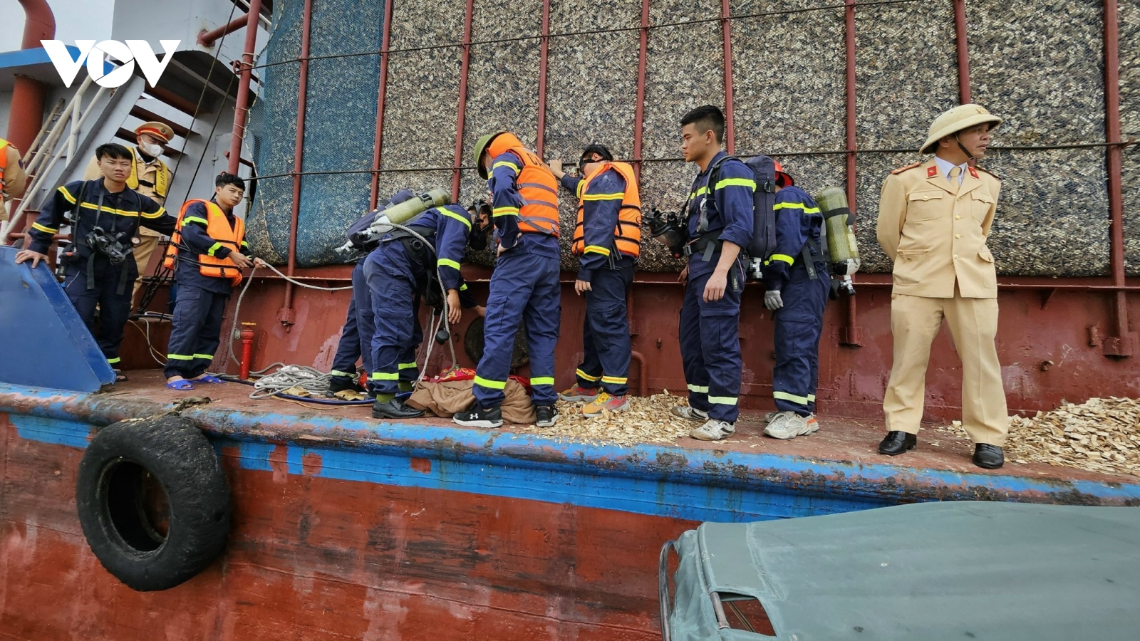 3 người trong một gia đình tử vong trên tàu chở dăm gỗ