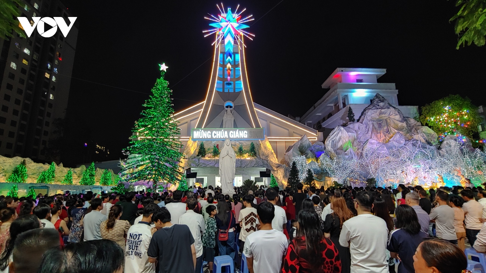 Hình ảnh đêm Giáng sinh tại x﻿óm đạo lớn nhất TP.HCM