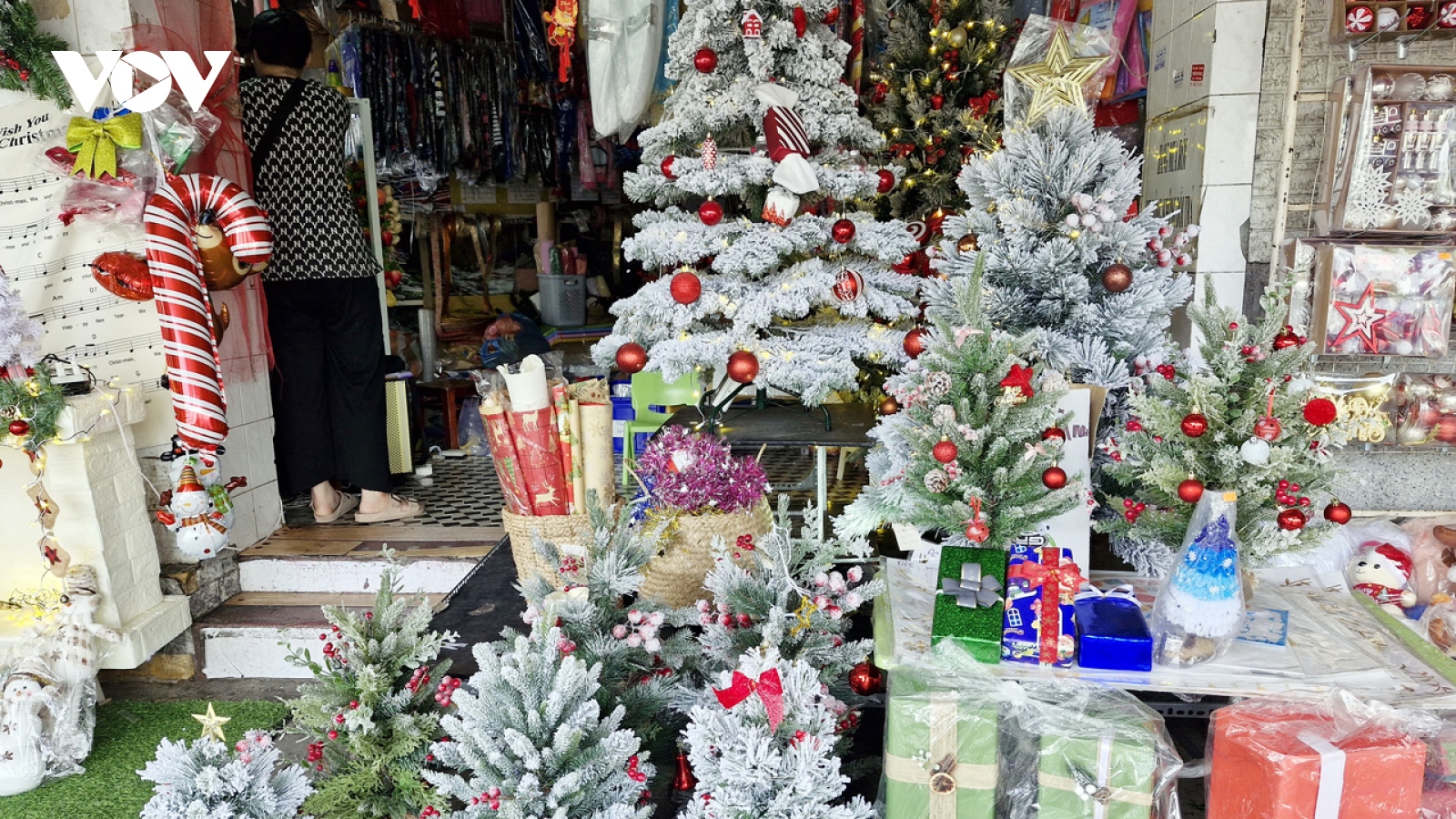 Thị trường Giáng sinh ở Đà Nẵng bắt đầu nhộn nhịp