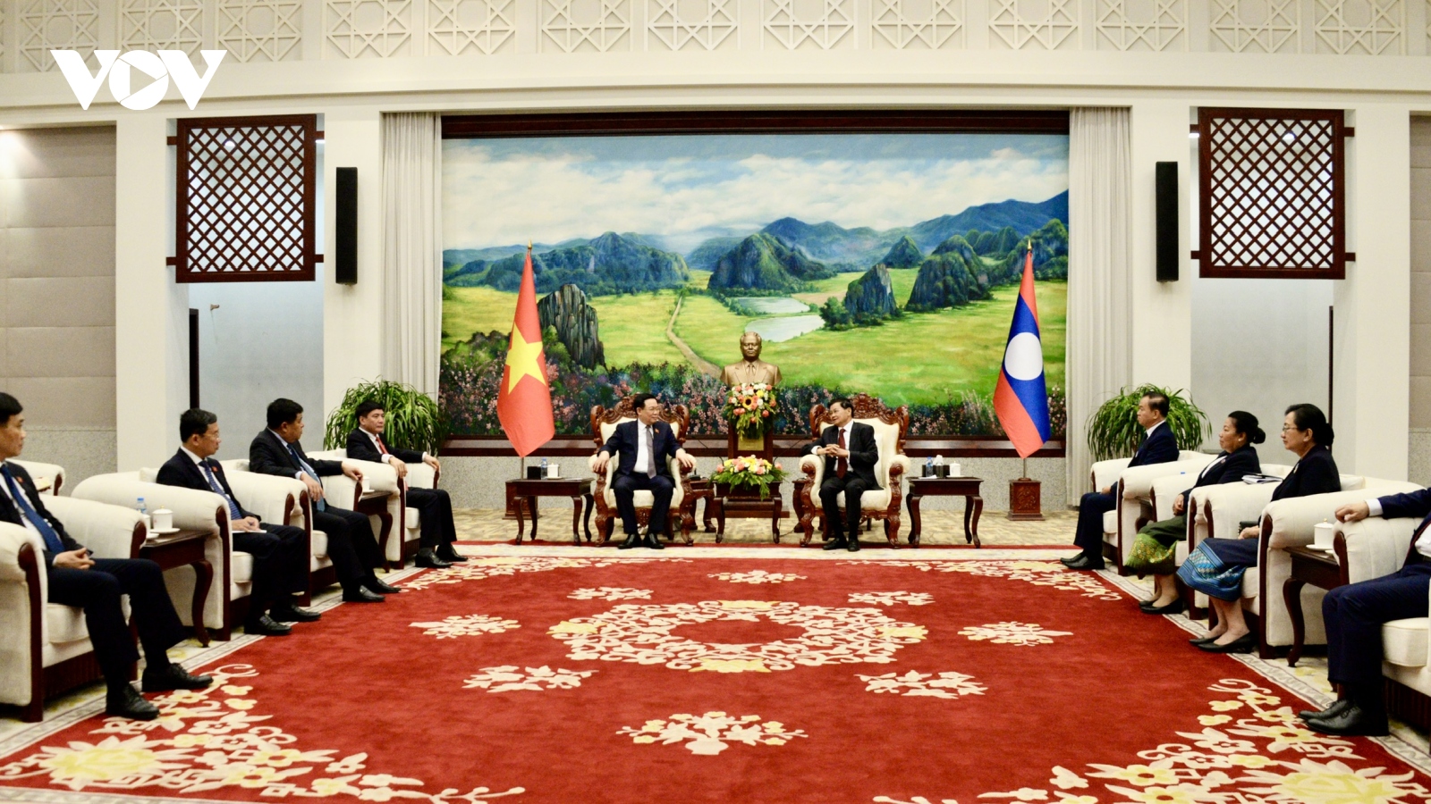 Chủ tịch Quốc hội Vương Đình Huệ hội kiến Tổng bí thư, Chủ tịch nước Lào