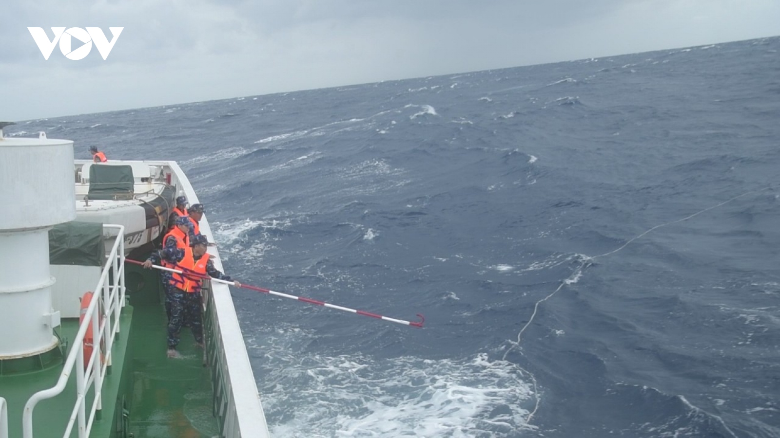 Vùng 3 Hải quân cứu nạn tàu cá và ngư dân gặp nạn trên biển