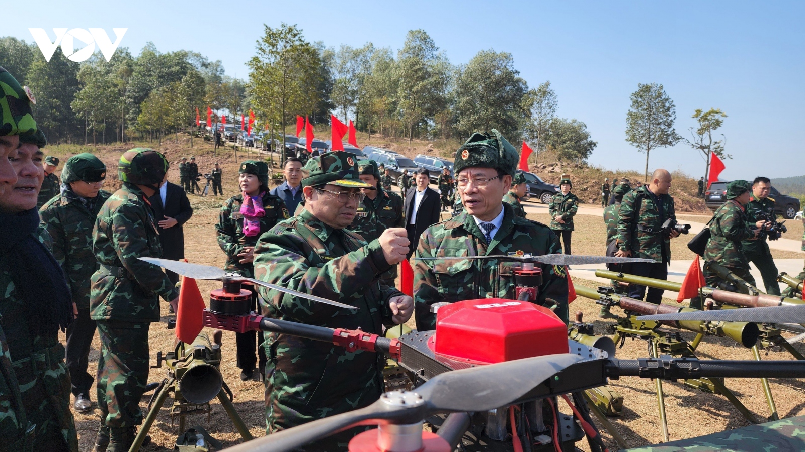 Thủ tướng Phạm Minh Chính dự diễn tập chiến thuật bắn đạn thật tại Quân đoàn 12