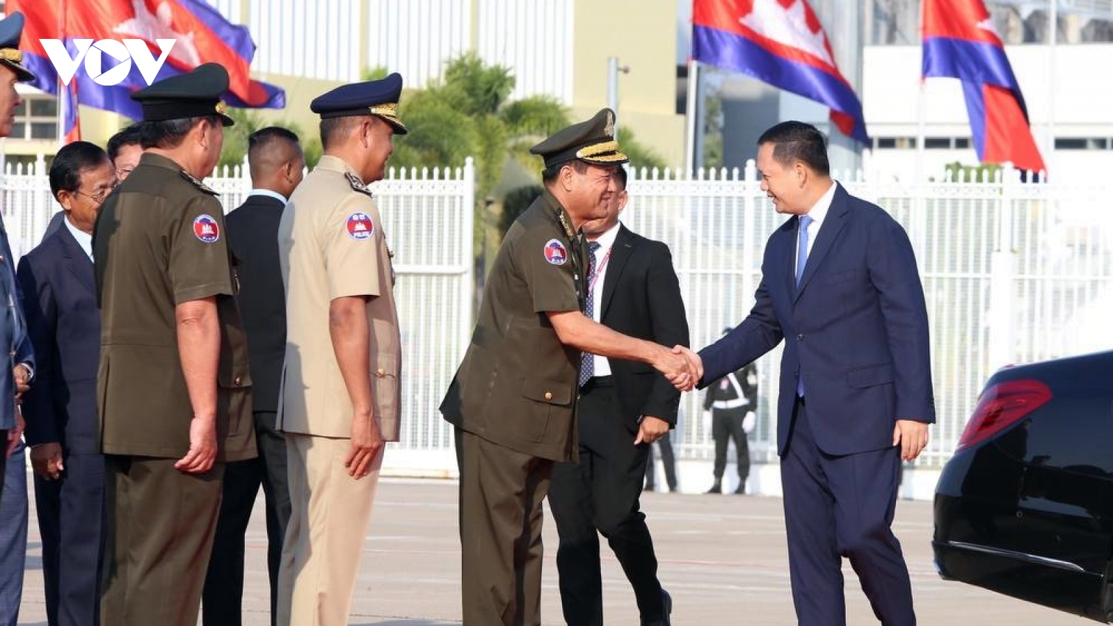 Thủ tướng Campuchia lên đường thăm chính thức Việt Nam