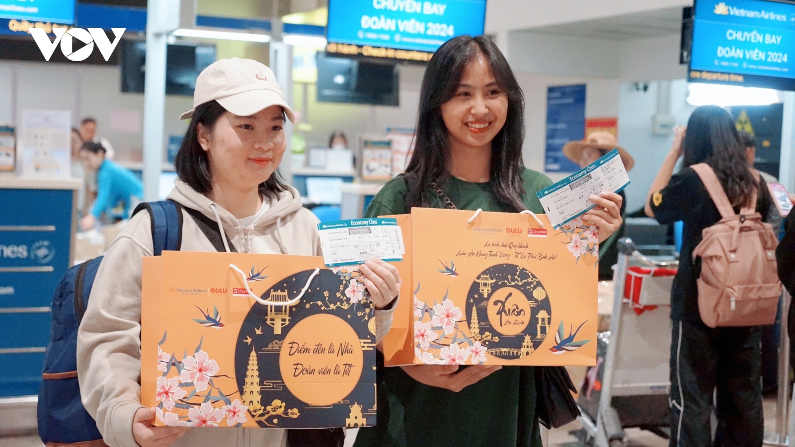 Vietnam Airlines đưa lao động xa quê đoàn tụ bên gia đình dịp Tết Nguyên đán