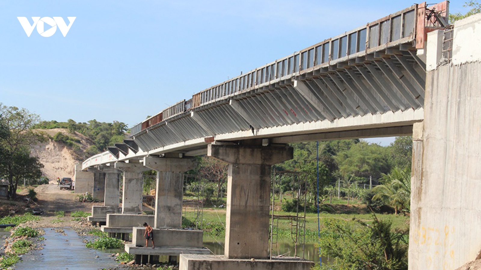 Cầu Bình Liêm ở Bình Thuận sắp hoàn thành sau nhiều lần trễ hẹn