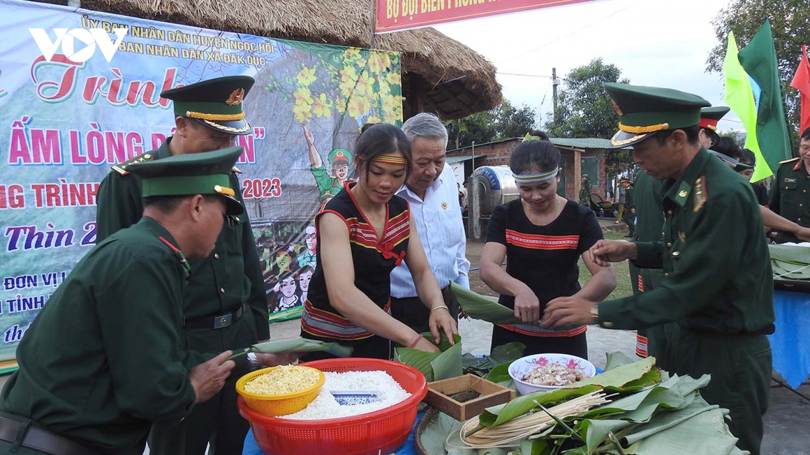 Chương trình “Xuân Biên phòng ấm lòng dân bản” tại biên giới Kon Tum