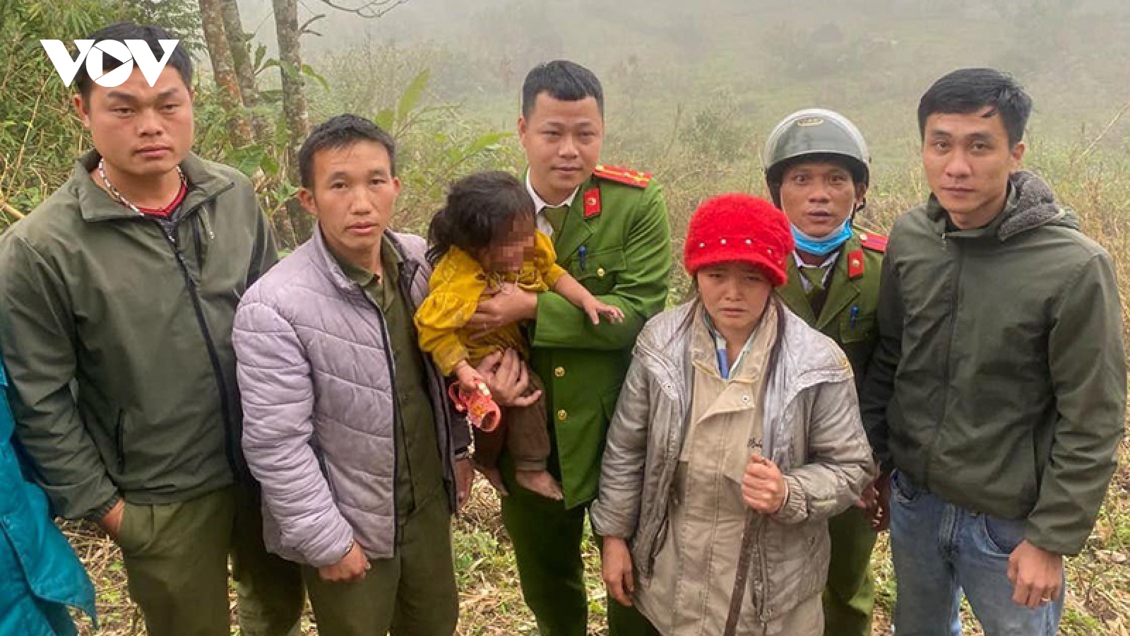 Bé 2 tuổi ở Nghệ An mất tích bí ẩn được tìm trong bụi rậm