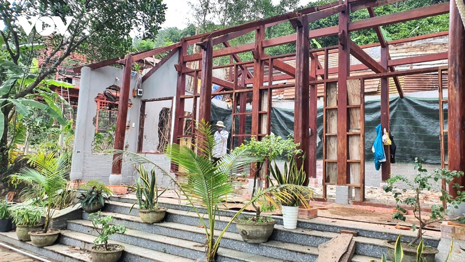 Tháo dỡ công trình trái phép của gia đình cựu Giám đốc Sở Ngoại vụ Bình Định