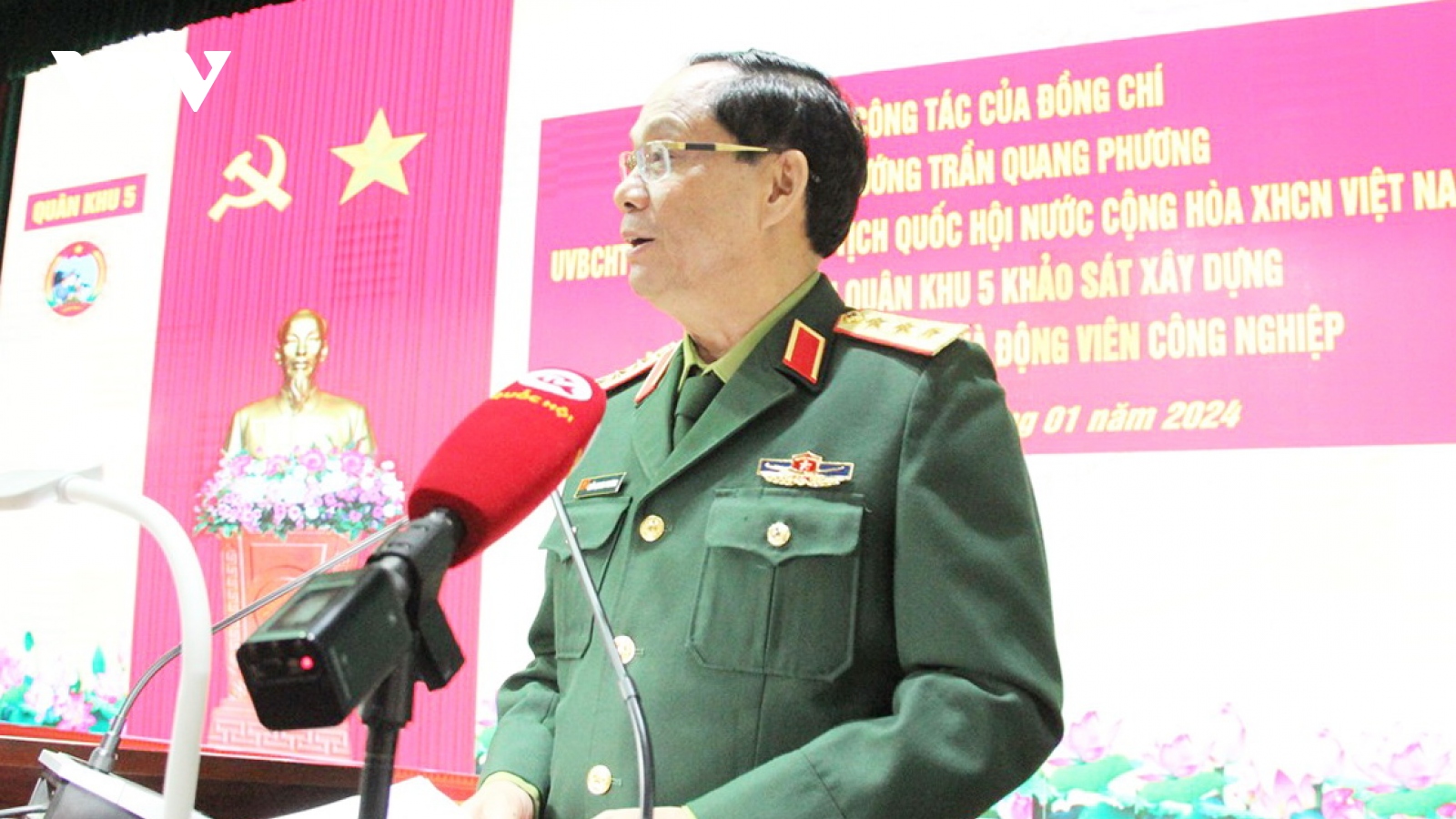 Phó Chủ tịch Quốc hội Trần Quang Phương làm việc với Quân khu 5
