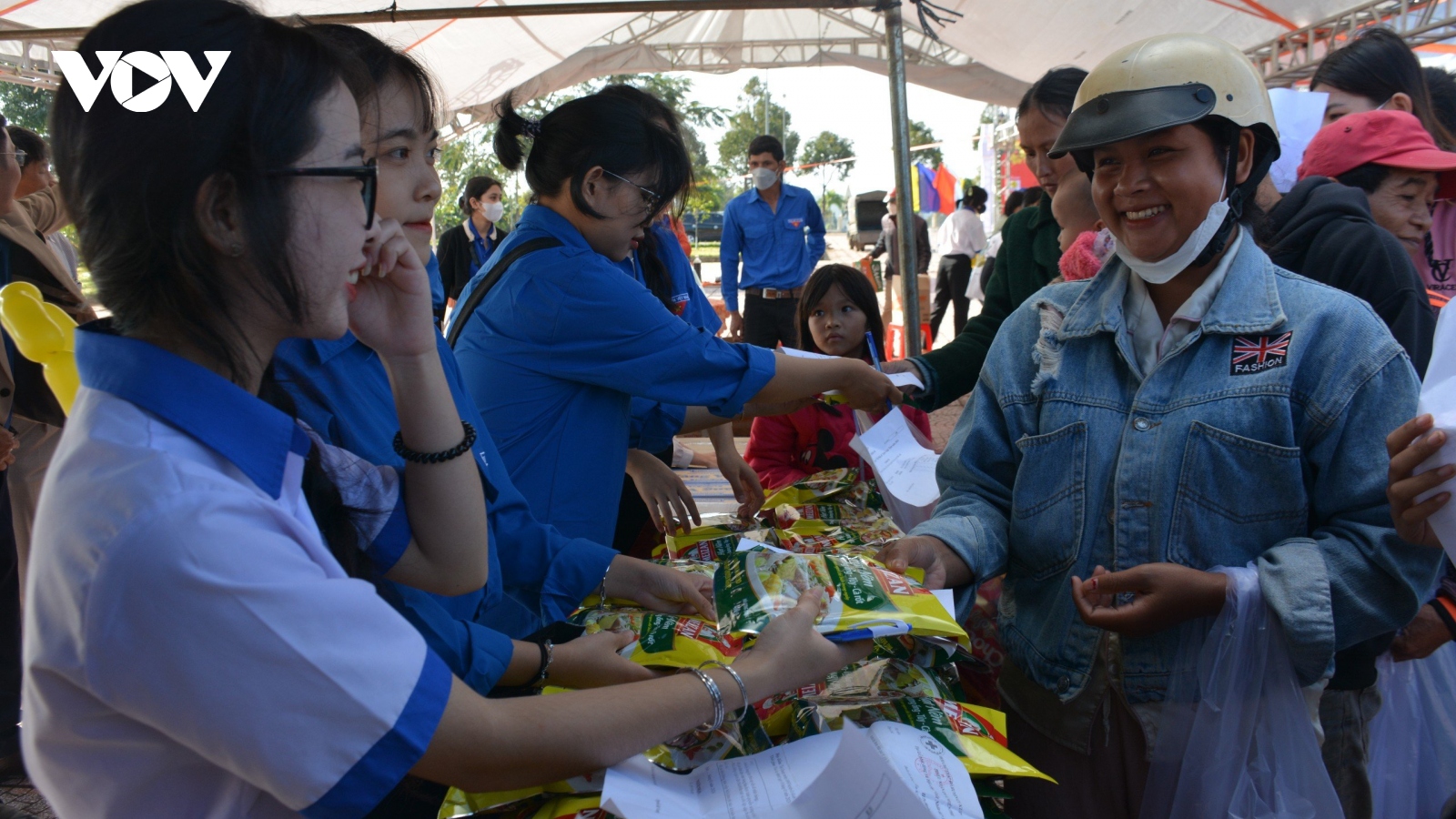 Đắk Lắk: Trao 25.000 phần quà Tết nhân ái cho người nghèo