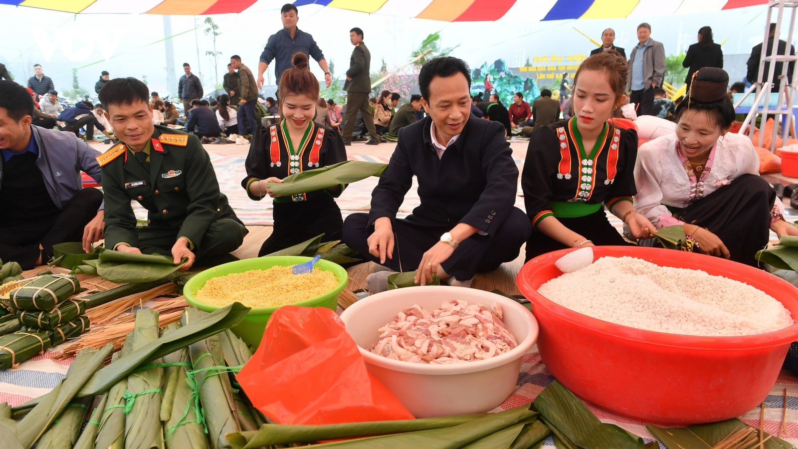 Gói 10.000 chiếc bánh chưng tặng hộ nghèo nơi biên giới Điện Biên